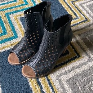 Toms peep toe booties. Size 7 GUC